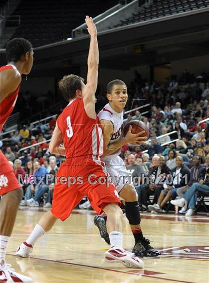 Thumbnail 3 in Mater Dei vs. Centennial (CIF SoCal D1 Regional Final) photogallery.