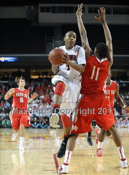 Thumbnail 2 in Mater Dei vs. Centennial (CIF SoCal D1 Regional Final) photogallery.