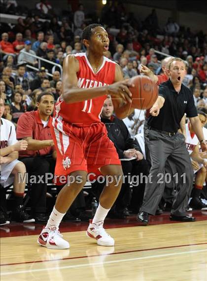 Thumbnail 3 in Mater Dei vs. Centennial (CIF SoCal D1 Regional Final) photogallery.