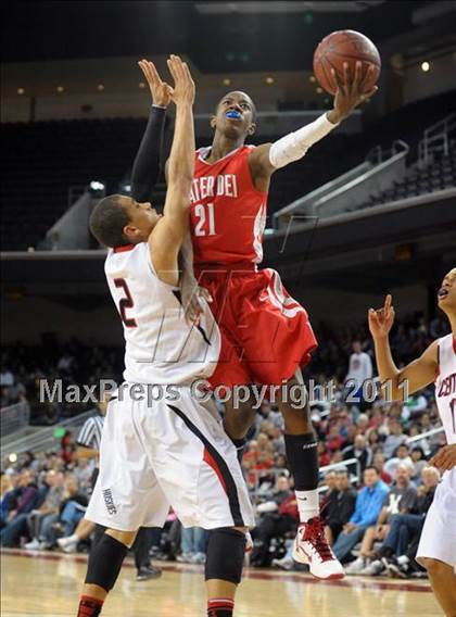 Thumbnail 1 in Mater Dei vs. Centennial (CIF SoCal D1 Regional Final) photogallery.