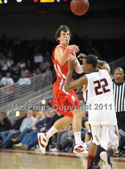 Thumbnail 3 in Mater Dei vs. Centennial (CIF SoCal D1 Regional Final) photogallery.