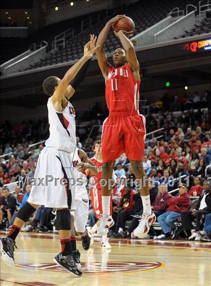 Thumbnail 2 in Mater Dei vs. Centennial (CIF SoCal D1 Regional Final) photogallery.