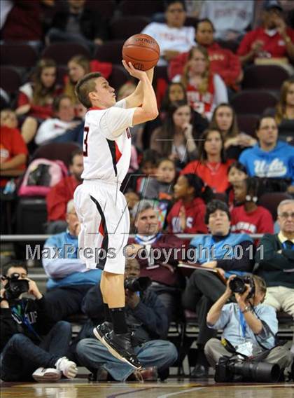 Thumbnail 2 in Mater Dei vs. Centennial (CIF SoCal D1 Regional Final) photogallery.