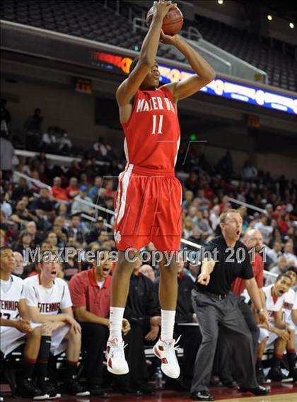 Thumbnail 3 in Mater Dei vs. Centennial (CIF SoCal D1 Regional Final) photogallery.