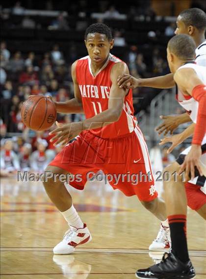 Thumbnail 2 in Mater Dei vs. Centennial (CIF SoCal D1 Regional Final) photogallery.