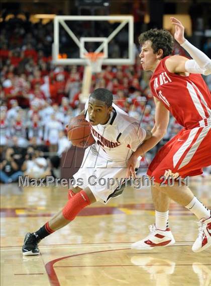 Thumbnail 3 in Mater Dei vs. Centennial (CIF SoCal D1 Regional Final) photogallery.