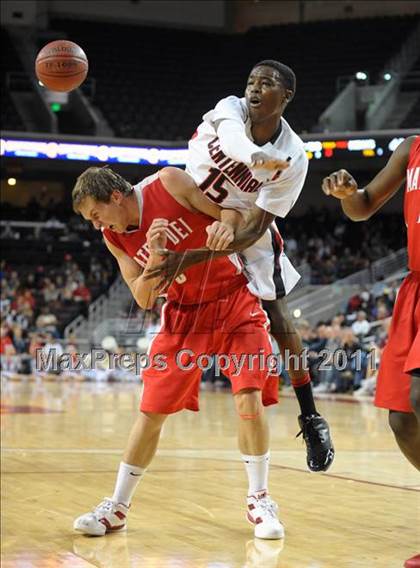 Thumbnail 2 in Mater Dei vs. Centennial (CIF SoCal D1 Regional Final) photogallery.