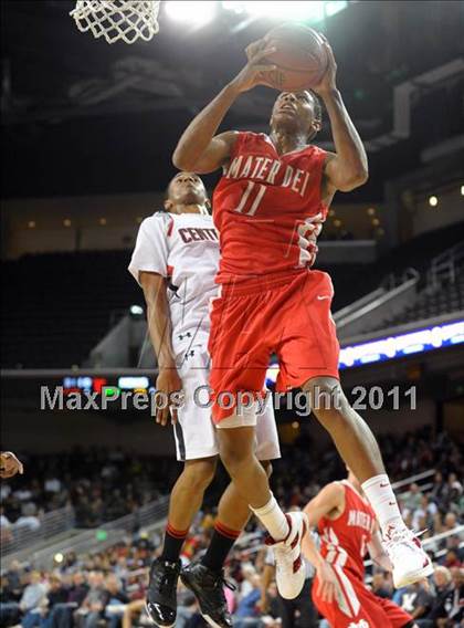 Thumbnail 2 in Mater Dei vs. Centennial (CIF SoCal D1 Regional Final) photogallery.