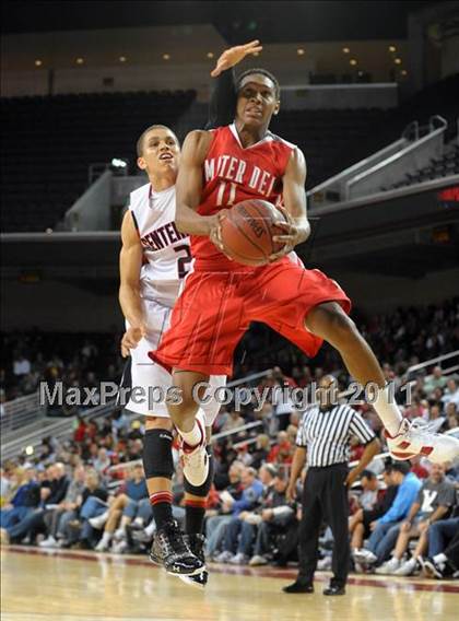 Thumbnail 3 in Mater Dei vs. Centennial (CIF SoCal D1 Regional Final) photogallery.