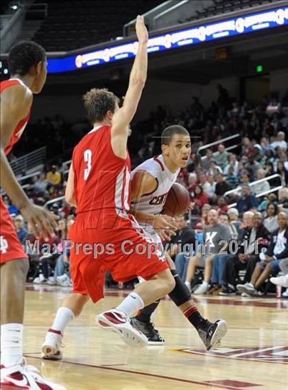 Thumbnail 2 in Mater Dei vs. Centennial (CIF SoCal D1 Regional Final) photogallery.
