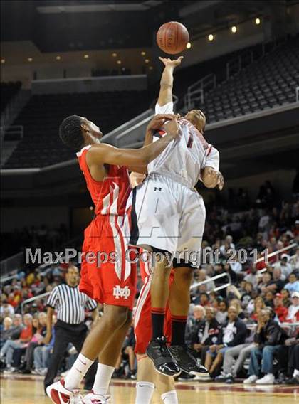 Thumbnail 3 in Mater Dei vs. Centennial (CIF SoCal D1 Regional Final) photogallery.