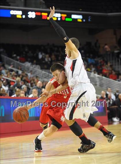 Thumbnail 2 in Mater Dei vs. Centennial (CIF SoCal D1 Regional Final) photogallery.