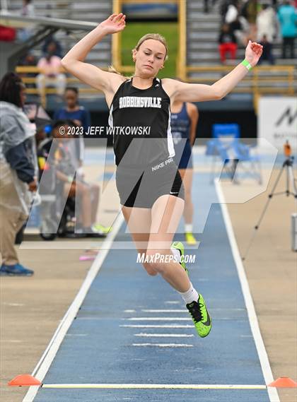 Thumbnail 2 in NCHSAA 1A State Track & Field Championship photogallery.