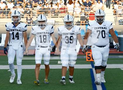 Thumbnail 3 in Central Catholic vs. Holy Cross photogallery.