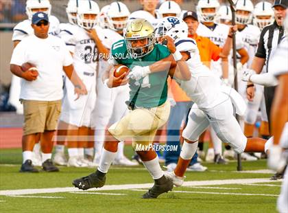 Thumbnail 3 in Central Catholic vs. Holy Cross photogallery.