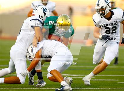 Thumbnail 2 in Central Catholic vs. Holy Cross photogallery.
