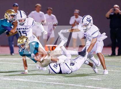Thumbnail 2 in Central Catholic vs. Holy Cross photogallery.