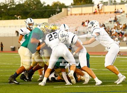 Thumbnail 2 in Central Catholic vs. Holy Cross photogallery.
