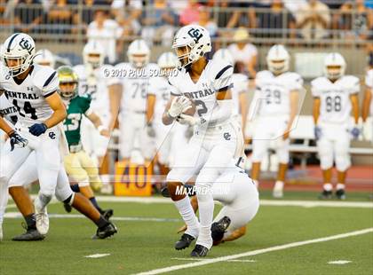 Thumbnail 2 in Central Catholic vs. Holy Cross photogallery.