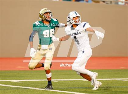 Thumbnail 3 in Central Catholic vs. Holy Cross photogallery.