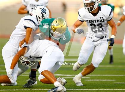 Thumbnail 3 in Central Catholic vs. Holy Cross photogallery.