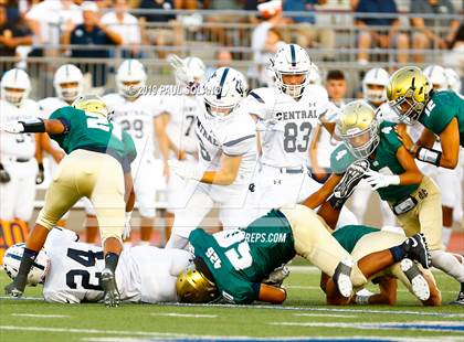 Thumbnail 3 in Central Catholic vs. Holy Cross photogallery.
