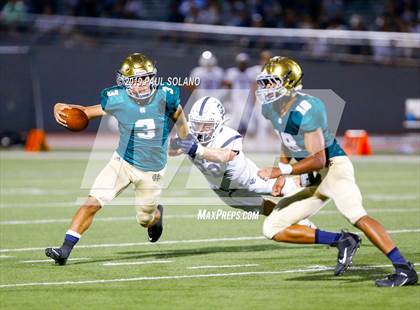 Thumbnail 3 in Central Catholic vs. Holy Cross photogallery.