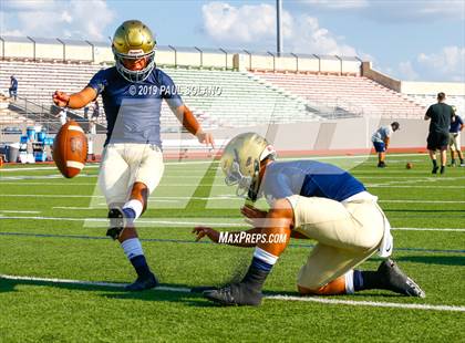 Thumbnail 2 in Central Catholic vs. Holy Cross photogallery.