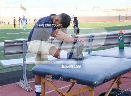 Thumbnail 2 in Central Catholic vs. Holy Cross photogallery.