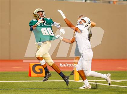 Thumbnail 1 in Central Catholic vs. Holy Cross photogallery.
