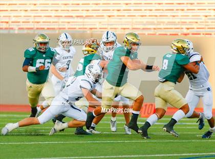 Thumbnail 3 in Central Catholic vs. Holy Cross photogallery.