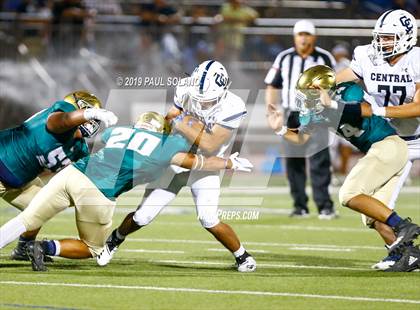Thumbnail 1 in Central Catholic vs. Holy Cross photogallery.
