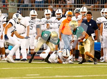 Thumbnail 1 in Central Catholic vs. Holy Cross photogallery.