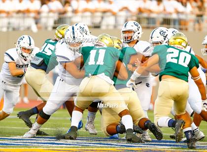 Thumbnail 2 in Central Catholic vs. Holy Cross photogallery.