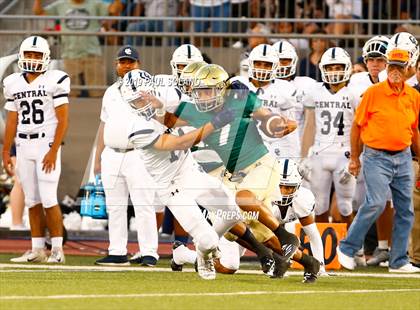Thumbnail 3 in Central Catholic vs. Holy Cross photogallery.