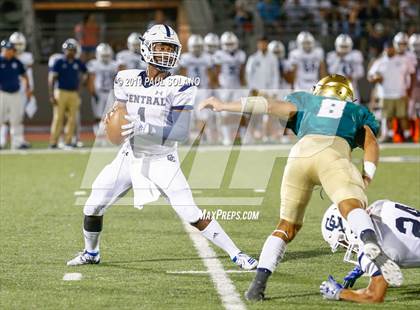 Thumbnail 2 in Central Catholic vs. Holy Cross photogallery.