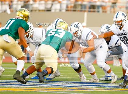 Thumbnail 3 in Central Catholic vs. Holy Cross photogallery.