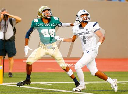 Thumbnail 1 in Central Catholic vs. Holy Cross photogallery.