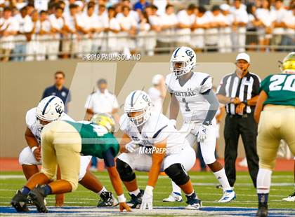 Thumbnail 1 in Central Catholic vs. Holy Cross photogallery.