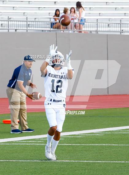 Thumbnail 2 in Central Catholic vs. Holy Cross photogallery.