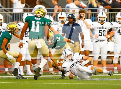 Thumbnail 2 in Central Catholic vs. Holy Cross photogallery.