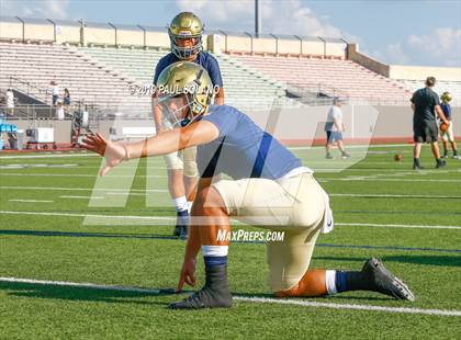 Thumbnail 3 in Central Catholic vs. Holy Cross photogallery.