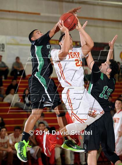 Thumbnail 3 in St. Mary's vs. Jesuit (Father Barry Christmas Classic) photogallery.