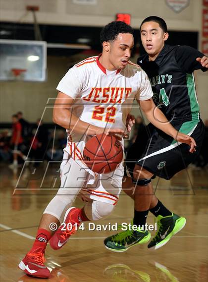 Thumbnail 1 in St. Mary's vs. Jesuit (Father Barry Christmas Classic) photogallery.