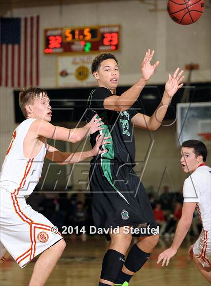 Thumbnail 2 in St. Mary's vs. Jesuit (Father Barry Christmas Classic) photogallery.