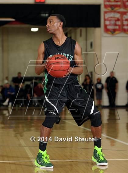 Thumbnail 2 in St. Mary's vs. Jesuit (Father Barry Christmas Classic) photogallery.