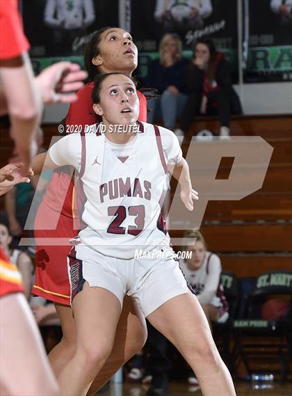 Thumbnail 1 in Cathedral Catholic vs. Perry (MLK Showcase) photogallery.