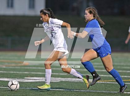 Thumbnail 1 in Danbury vs Glastonbury (CIAC Class LL Second Round) photogallery.