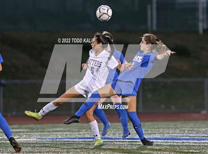 Thumbnail 1 in Danbury vs Glastonbury (CIAC Class LL Second Round) photogallery.
