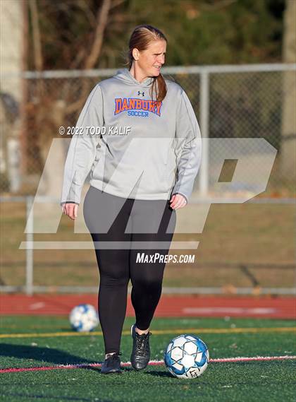 Thumbnail 3 in Danbury vs Glastonbury (CIAC Class LL Second Round) photogallery.